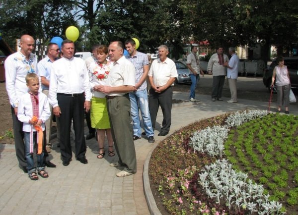 У Луцьку відкрили новий сквер. ФОТО